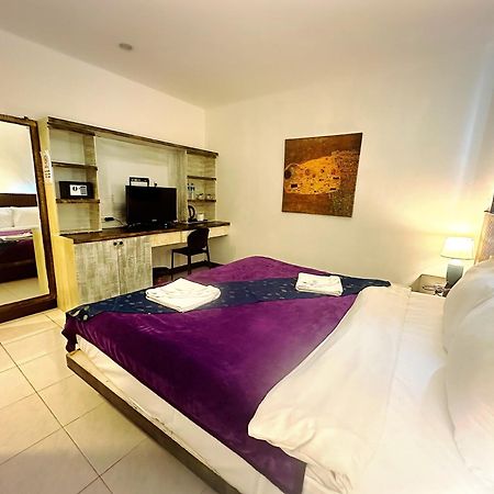 The Shades Hotel 50 Meter Beach Front Patong Экстерьер фото