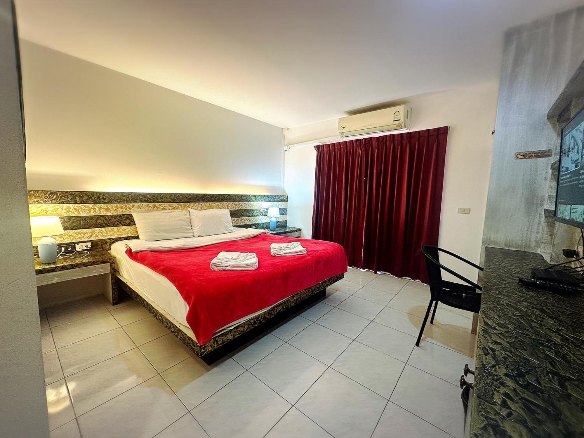 The Shades Hotel 50 Meter Beach Front Patong Экстерьер фото